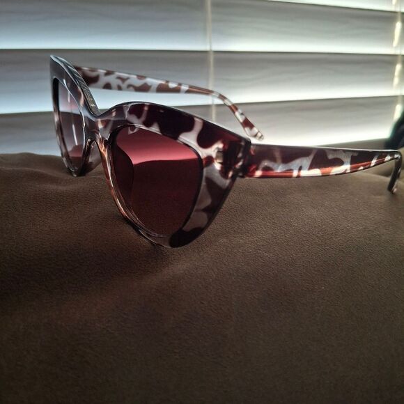 Leopard Spots Sunglasses - Picture 5 of 6